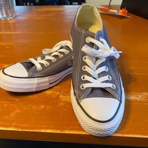 New Converse Sz 7 Charcoal Sneaks